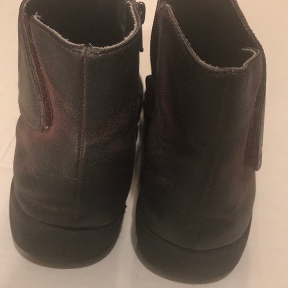 Clark’s Cloudsteppers Purple Booties. MCA1295G - Picture 3 of 8